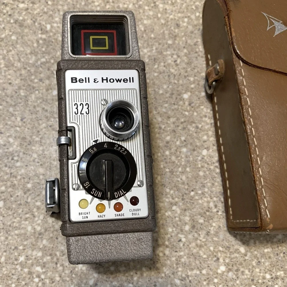 Vintage Bell & Howell 323 8mm Movie Camera Gray Non Reflex USA W/‎ Case Tested